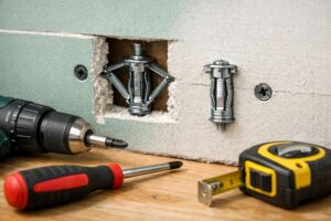 Fixer solidement un objet sur un mur en plaques de plâtre BA13 s’apparente souvent à un vrai défi, particulièrement lorsqu’il s’agit de suspendre des cadres, supports TV, ou meubles de salle de bain. Le secret ne repose pas simplement sur [&hellip;]