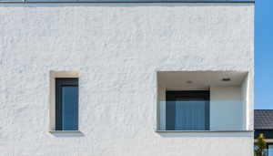 Lorsque vient le moment de choisir le revêtement extérieur idéal pour une maison, le crépi se distingue par ses multiples atouts qui marient à la fois esthétique et fonctionnalité. Il ne protège pas seulement la structure contre les agressions climatiques, [&hellip;]
